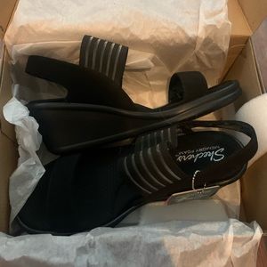 memory foam sketchers sandal heels